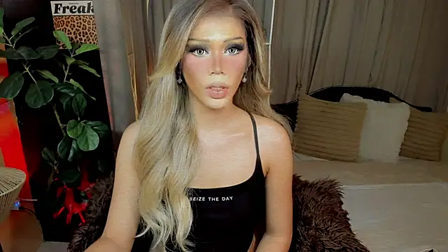 Snapshot of Candicebloom chatting on 04-06-26, 03:24 Candicebloom online show from 04-06-26, 03:24