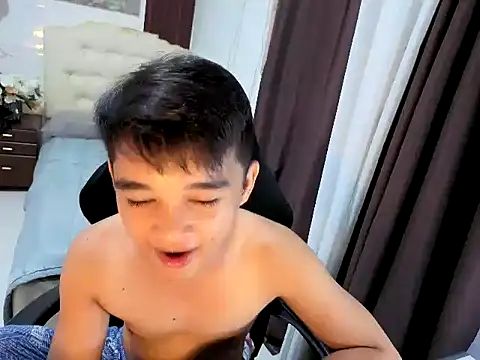 Snapshot of sexysam14 chatting on 10-31-25, 04:52 sexysam14 online show from 10-31-25, 04:52