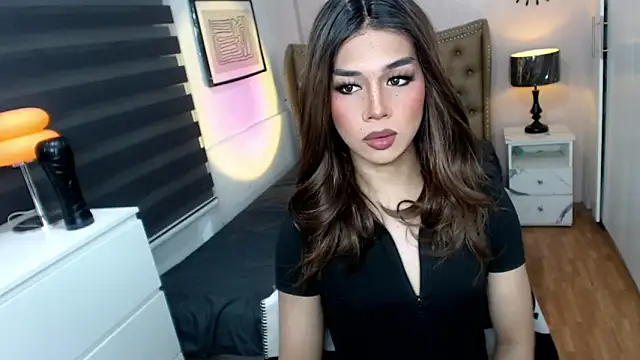 Snapshot of solana_imani chatting on 10-17-25, 02:41 solana imani online show from 10-17-25, 02:41