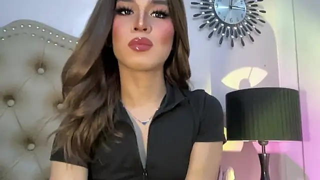 Snapshot of solana_imani chatting on 10-27-25, 03:49 solana imani online show from 10-27-25, 03:49