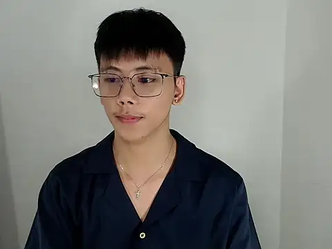 Snapshot of ynotyu chatting on 12-22-25, 11:02 ynotyu online show from 12-22-25, 11:02