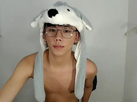 Snapshot of ynotyu chatting on 02-10-26, 05:17 ynotyu online show from 02-10-26, 05:17