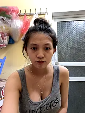 Snapshot of Aghenh chatting on 10-05-25, 04:27 Aghenh online show from 10-05-25, 04:27