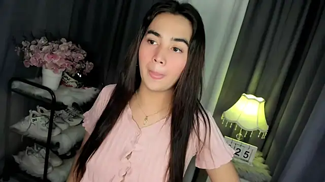 Snapshot of Alovelydoll_nica chatting on 09-25-25, 10:52 Alovelydoll nica online show from 09-25-25, 10:52