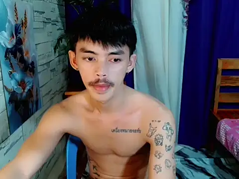 Snapshot of urhunky_boy chatting on 06-25-26, 09:30 urhunky boy online show from 06-25-26, 09:30