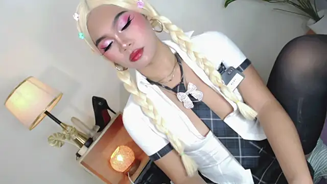 miyaa Moore online show from 11-17-25, 05:30