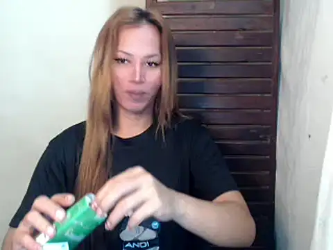 Snapshot of isabellabigcock06 chatting on 09-29-25, 01:27 isabellabigcock06 online show from 09-29-25, 01:27