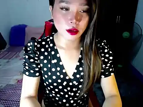 Snapshot of Urassiansweetcummer chatting on 10-22-25, 01:50 Urassiansweetcummer online show from 10-22-25, 01:50