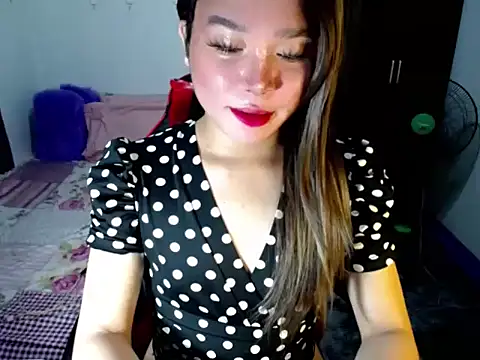 Snapshot of Urassiansweetcummer chatting on 10-24-25, 07:54 Urassiansweetcummer online show from 10-24-25, 07:54