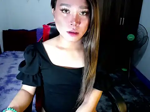 Snapshot of Urassiansweetcummer chatting on 11-13-25, 02:10 Urassiansweetcummer online show from 11-13-25, 02:10