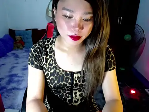 Snapshot of Urassiansweetcummer chatting on 03-15-26, 02:17 Urassiansweetcummer online show from 03-15-26, 02:17