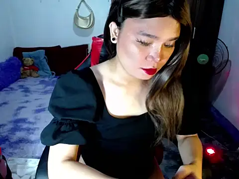 Snapshot of Urassiansweetcummer chatting on 03-17-26, 02:49 Urassiansweetcummer online show from 03-17-26, 02:49