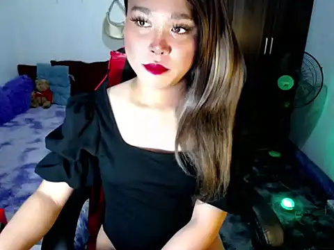 Snapshot of Urassiansweetcummer chatting on 03-18-26, 03:20 Urassiansweetcummer online show from 03-18-26, 03:20
