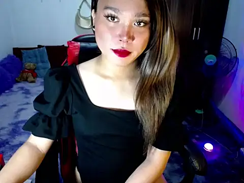 Snapshot of Urassiansweetcummer chatting on 03-19-26, 02:26 Urassiansweetcummer online show from 03-19-26, 02:26