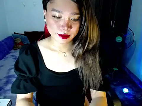 Snapshot of Urassiansweetcummer chatting on 04-21-26, 02:26 Urassiansweetcummer online show from 04-21-26, 02:26