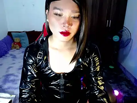 Snapshot of Urassiansweetcummer chatting on 05-07-26, 01:44 Urassiansweetcummer online show from 05-07-26, 01:44