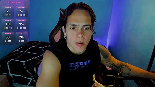 Snapshot of Maximiliano_scoott__ chatting on 10-07-25, 08:06 Maximiliano scoott   online show from 10-07-25, 08:06