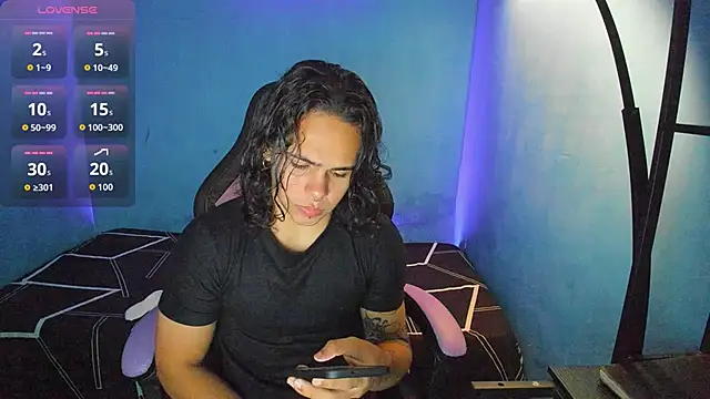 Snapshot of Maximiliano_scoott__ chatting on 10-15-25, 06:52 Maximiliano scoott   online show from 10-15-25, 06:52