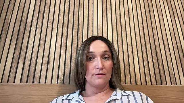 ElegantLilyXX online show from 12-17-25, 01:06