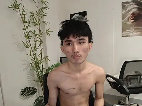 Snapshot of twink_pinoy chatting on 06-24-26, 08:30 twink pinoy online show from 06-24-26, 08:30