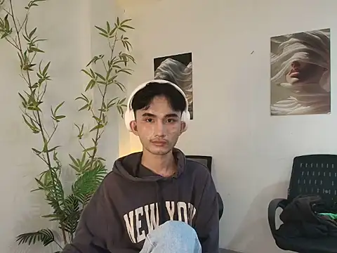 Snapshot of twink_pinoy chatting on 06-25-26, 09:03 twink pinoy online show from 06-25-26, 09:03