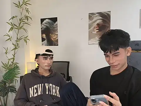 Snapshot of twink_pinoy chatting on 06-25-26, 10:03 twink pinoy online show from 06-25-26, 10:03
