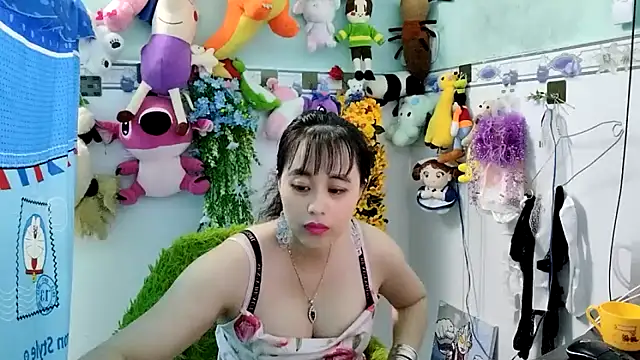 emgaixinhngoan online show from 10-30-25, 02:35