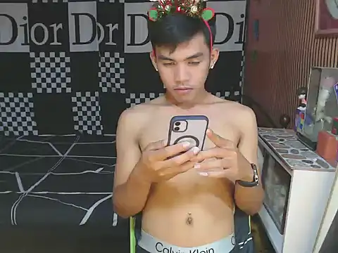 urhot chany online show from 12-20-25, 03:52