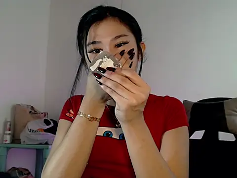 Maxine Sucks online show from 12-15-25, 06:39