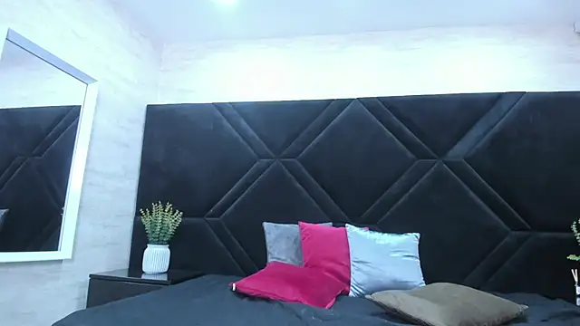 Dantzel  online show from 03-06-26, 07:10