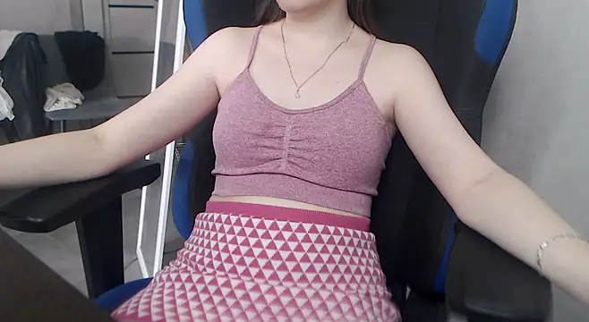 Snapshot of cute_elfy_ chatting on 06-21-26, 01:24 cute elfy online show from 06-21-26, 01:24