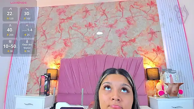 Wonderkloe  online show from 03-18-26, 02:47