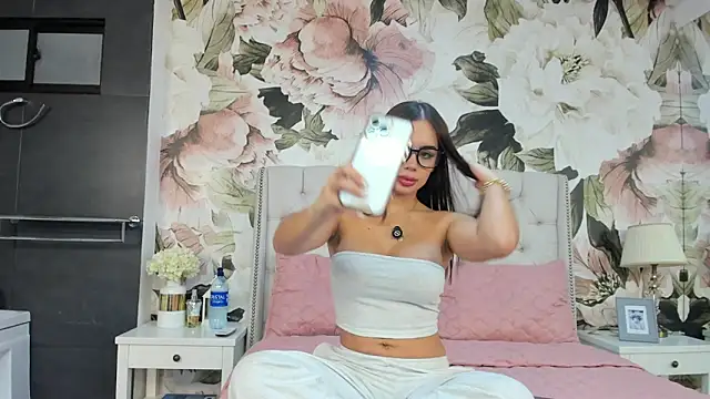 MaddyMay  online show from 11-04-25, 09:03