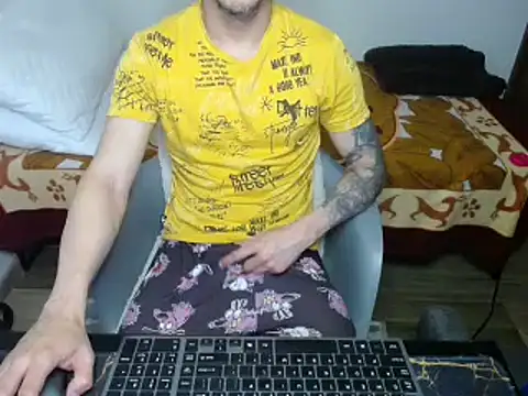 Snapshot of bossking017 chatting on 02-03-25, 11:20 bossking017 online show from 02-03-25, 11:20