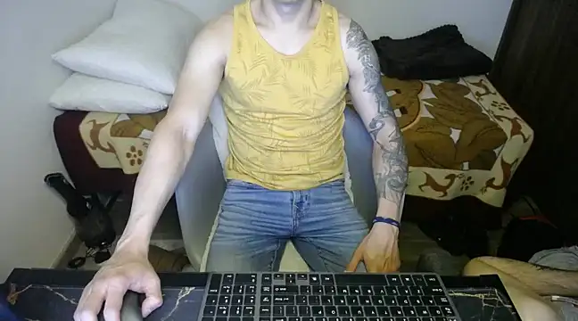 Snapshot of bossking017 chatting on 02-06-25, 03:48 bossking017 online show from 02-06-25, 03:48