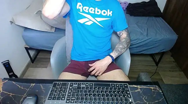 Snapshot of bossking017 chatting on 02-15-25, 06:01 bossking017 online show from 02-15-25, 06:01