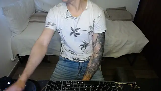 Snapshot of bossking017 chatting on 02-18-26, 07:32 bossking017 online show from 02-18-26, 07:32