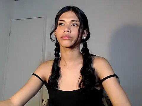 urcurlydiva online show from 11-24-25, 07:30