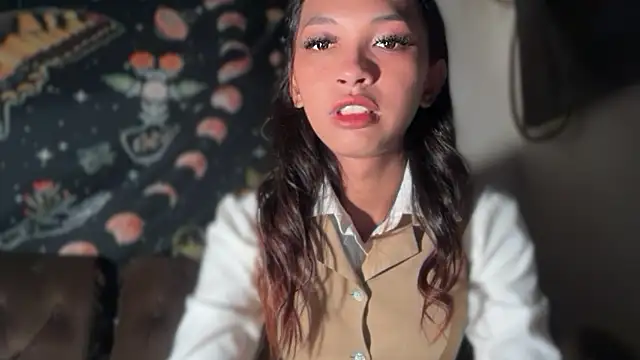 Snapshot of Simi_Ipit chatting on 02-13-26, 01:07 Simi Ipit online show from 02-13-26, 01:07