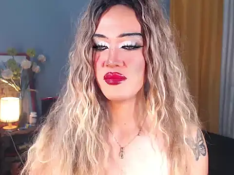 Snapshot of AleinaCroft chatting on 11-19-25, 02:44 AleinaCroft online show from 11-19-25, 02:44