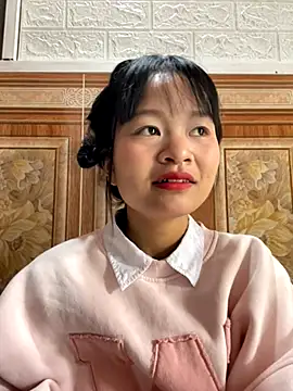 Snapshot of Daisy018 chatting on 10-31-25, 02:45 Daisy018 online show from 10-31-25, 02:45