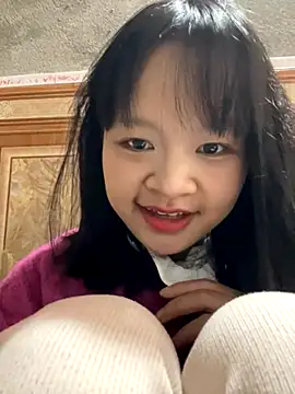 Snapshot of Daisy018 chatting on 11-03-25, 02:13 Daisy018 online show from 11-03-25, 02:13