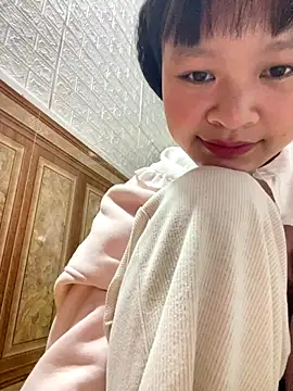 Snapshot of Daisy018 chatting on 11-13-25, 02:54 Daisy018 online show from 11-13-25, 02:54