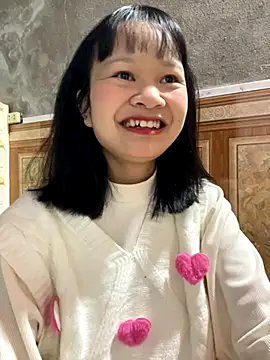 Snapshot of Daisy018 chatting on 11-19-25, 02:11 Daisy018 online show from 11-19-25, 02:11