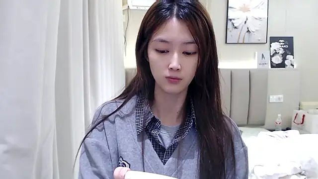 Snapshot of Mimi-cnbaby chatting on 10-28-25, 01:36 Mimi-cnbaby online show from 10-28-25, 01:36