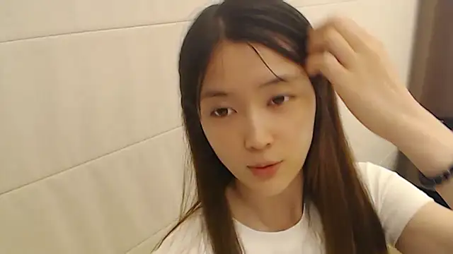 Snapshot of Mimi-cnbaby chatting on 05-14-26, 01:40 Mimi-cnbaby online show from 05-14-26, 01:40