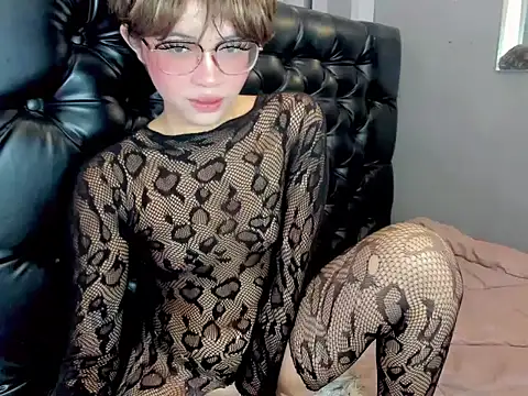 Snapshot of rian_shemale chatting on 10-27-25, 07:51 rian shemale online show from 10-27-25, 07:51