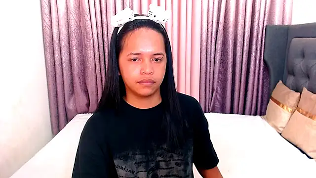 Lorainnelustts online show from 10-28-25, 09:17