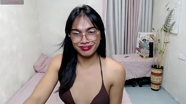 Snapshot of Herbielustts chatting on 06-04-26, 01:39 Herbielustts online show from 06-04-26, 01:39
