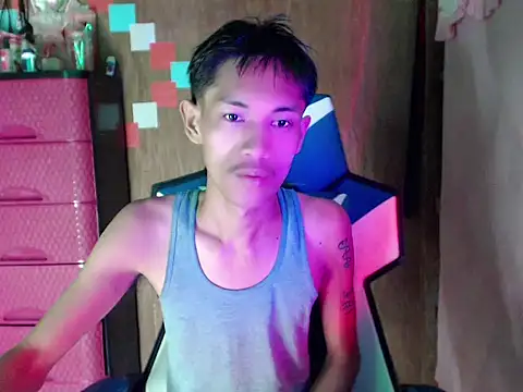 Snapshot of riks_tyler chatting on 07-24-26, 04:27 riks tyler online show from 07-24-26, 04:27
